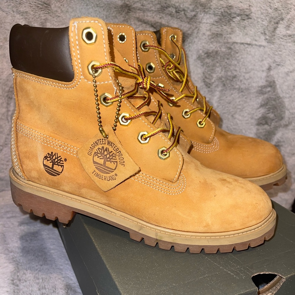 Childrens size 6 wheat waterproof timberland